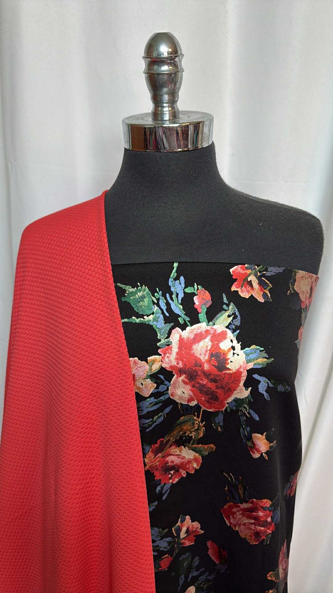 RED TEXTURE/FLORAL BUNDLE : 2YD Floral Foil Scuba & 2YD Red Textured P/S DK : A28650