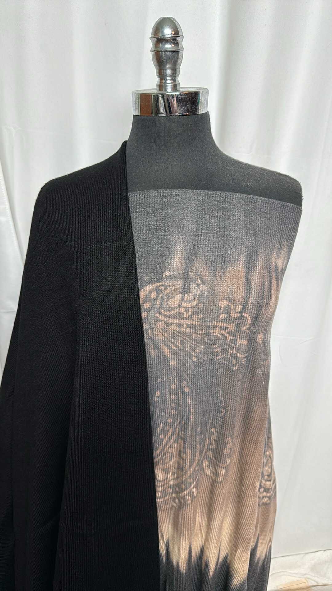 BLACK/PAISLEY OMBRE BUNDLE : 2YD Paisley Ombre Thermal & 2YD Black Heavy Sweater : A29263