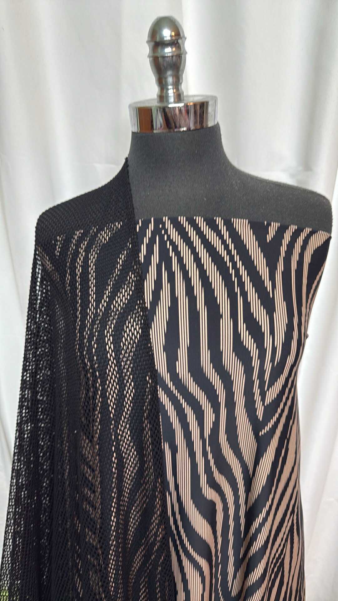 ANIMAL STRIPE/MESH BUNDLE : 2.5YD Animal Stripe N/S & 2YD Black Mesh : A27571