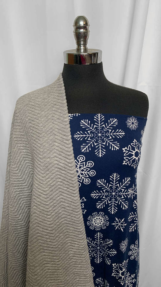 QUILTED/NAVY SNOWFLAKE BUNDLE : 2YD Navy Snowflake DBP & 2YD Quilted : A25949