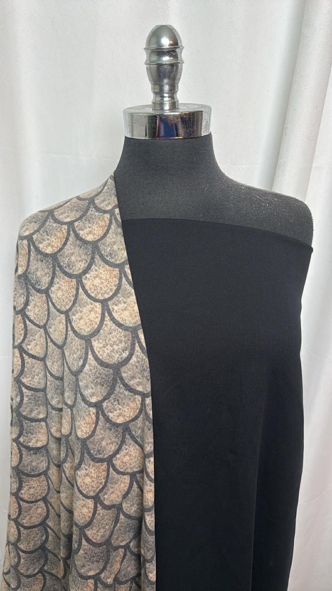 BLACK/SCALES BUNDLE : 2YD Solid Black Peached PF & 2YD Scales PRS FT : A30328