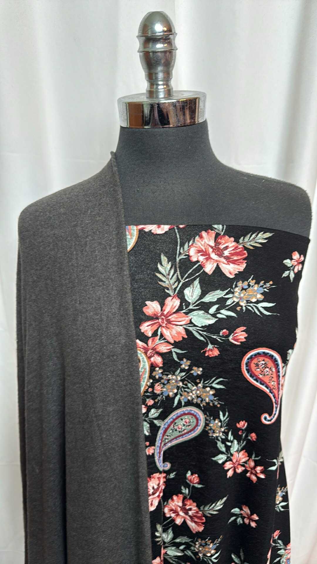 CHARCOAL/BLACK PAISLEY BUNDLE : 2YD Charcoal Brushed Sweater & 2YD Black Paisley R/S : A27859