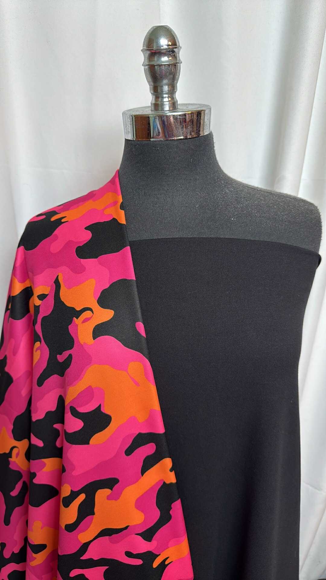 BLACK/PINK CAMO BUNDLE : 2YD Pink Camo Poly Fleece & 2YD Black Brushed PF : A27637