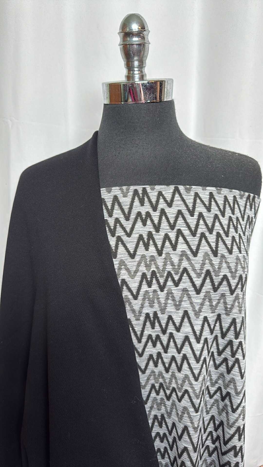 BLACK/GREY SQUIGGLES BUNDLE : 2YD Grey Squiggles Jacquard PF & 3YD Black Heavy Cotton FT : A29006