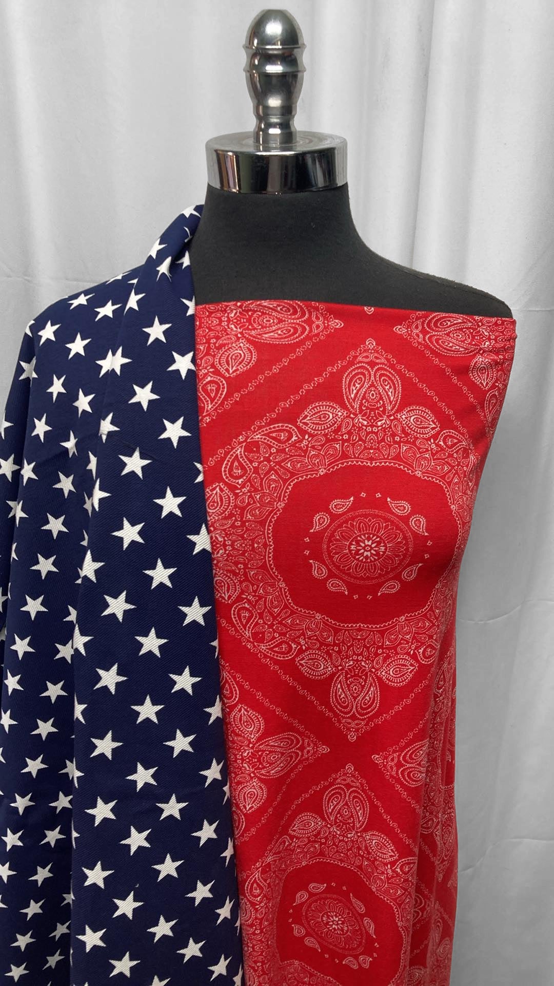 BANDANA/STAR BUNDLE : 2YD Navy Star Stretch Twill & 2YD Red Bandana Spun Poly : A25189