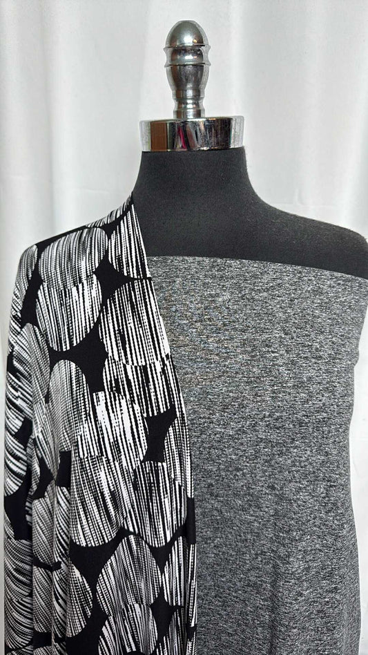BLACK-WHITE/CIRCLES BUNDLE : 1+YD Black/White Peached PF & 1YD Circles ITY : A29138