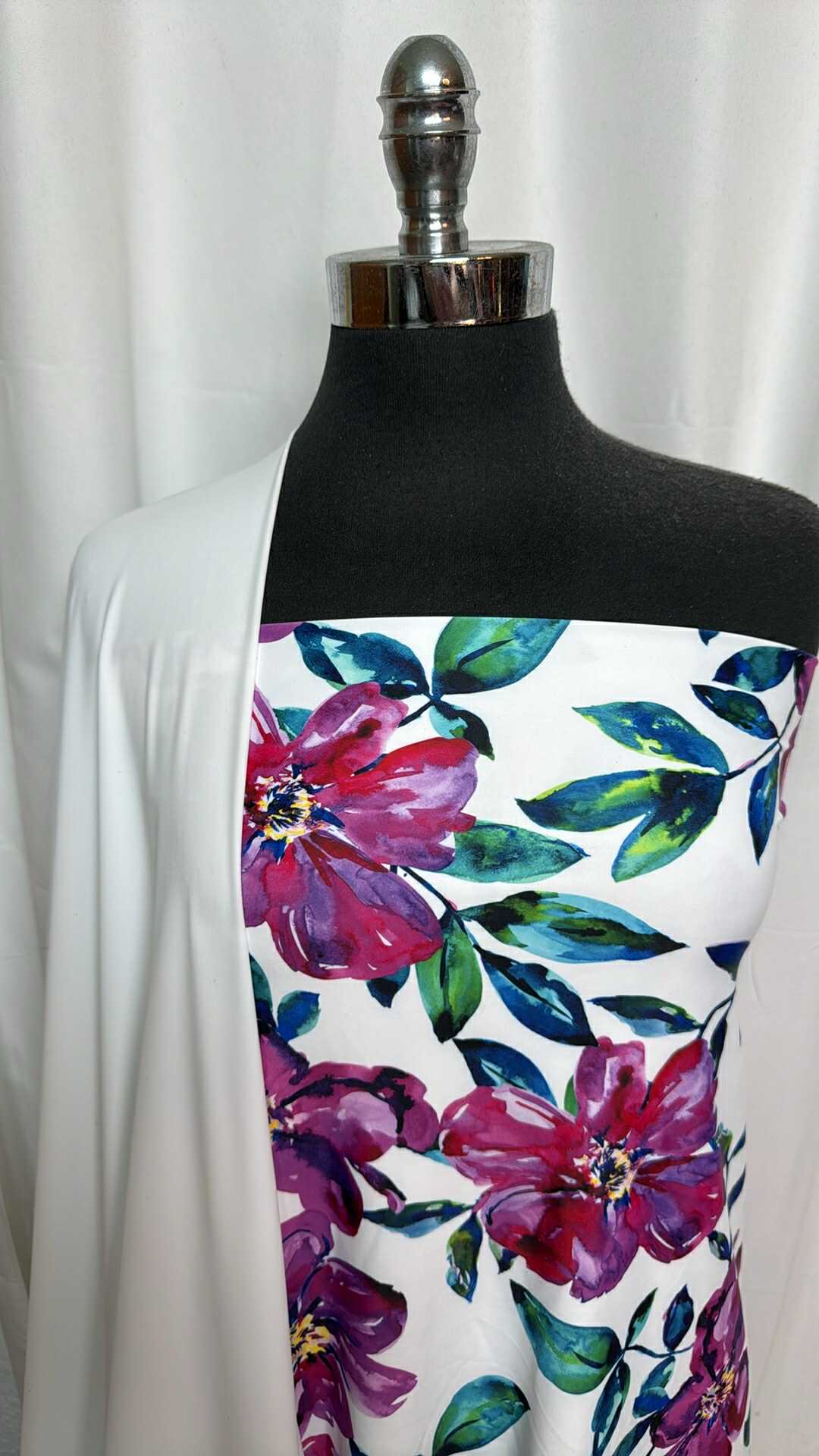 WHITE/FLORAL BUNDLE : 1.5YD Floral N/S Swim & 2YD White 4-Way N/S Swim Lining : A29295