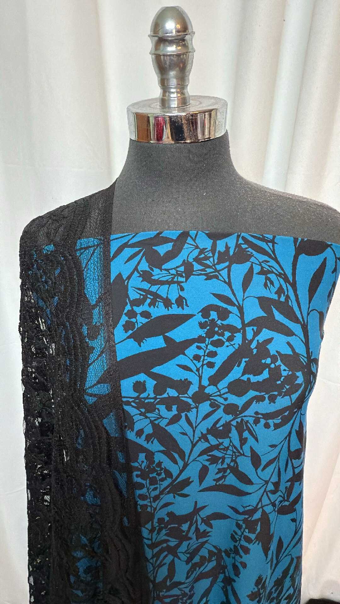 BLUE LEAVES/LACE BUNDLE : 1+YD Blue Leaves N/S & 2YD Black Stretch Lace : A27717