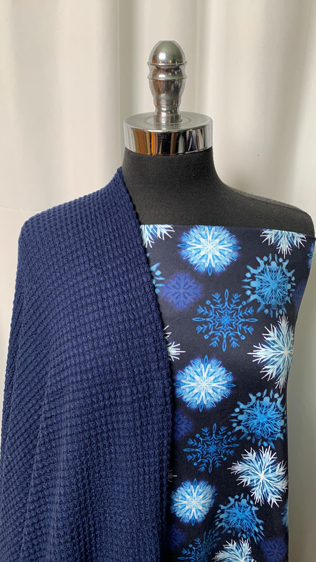 NAVY SNOWFLAKES BUNDLE : 1+YD Navy Snowflakes Peached PF & 2YD Navy Pucker Waffle : A2305