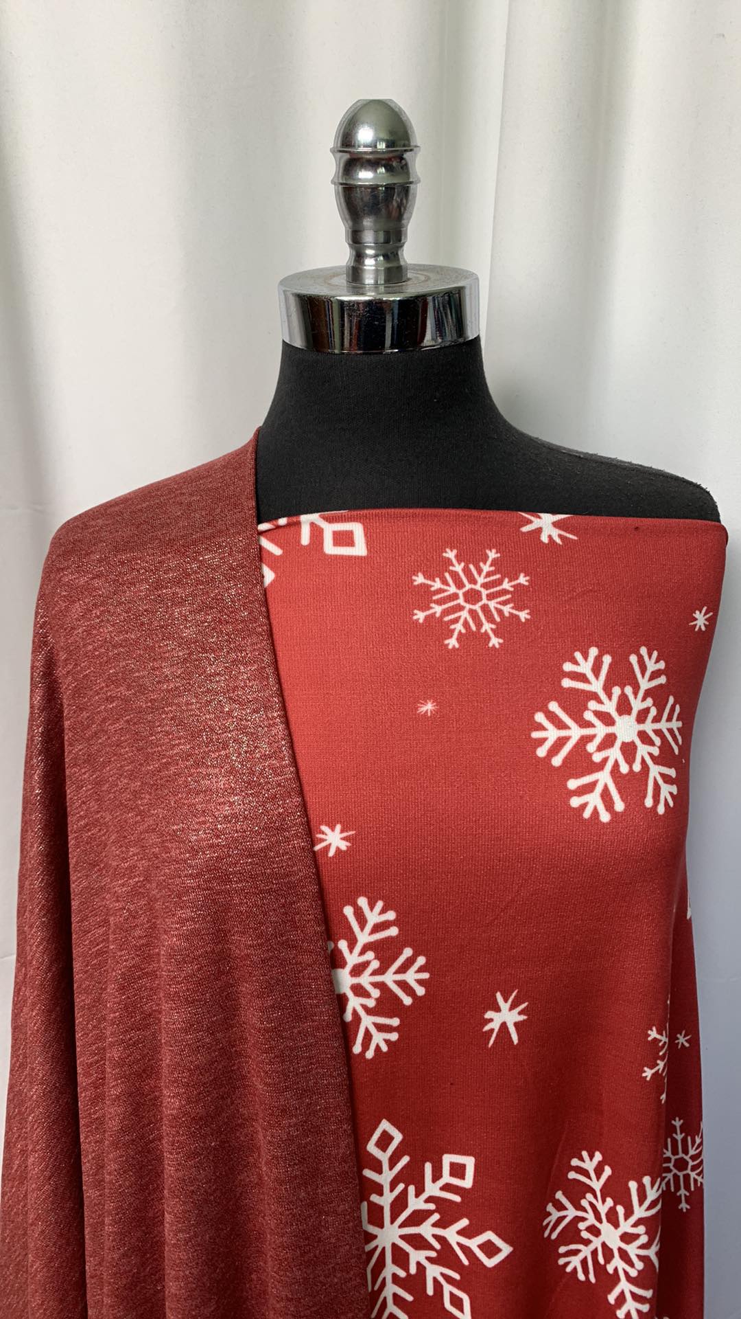 FOIL/SNOWFLAKE BUNDLE : 2YD Foil Hacci SK & 2YD Red/White Snowflakes Oakley SK : A1992