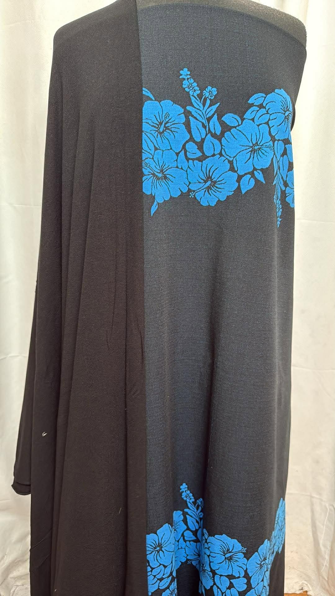 BLACK/BLUE FLORAL BUNDLE : 2YD Black/Blue Floral Jacquard P/S & 2YD Black Crepe Jersey : A30121