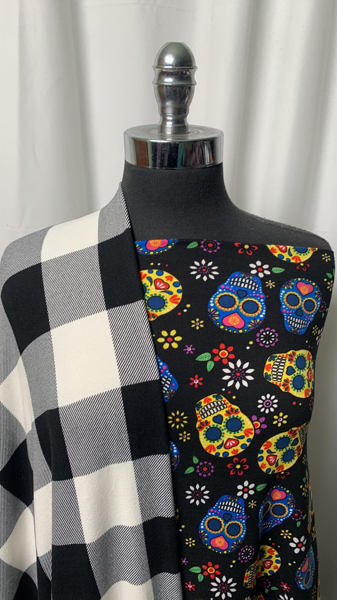 SUGAR SKULLS/PLAID BUNDLE : 2YD Sugar Skulls DBP & 2YD Buffalo Plaid Oakley SK : A1891