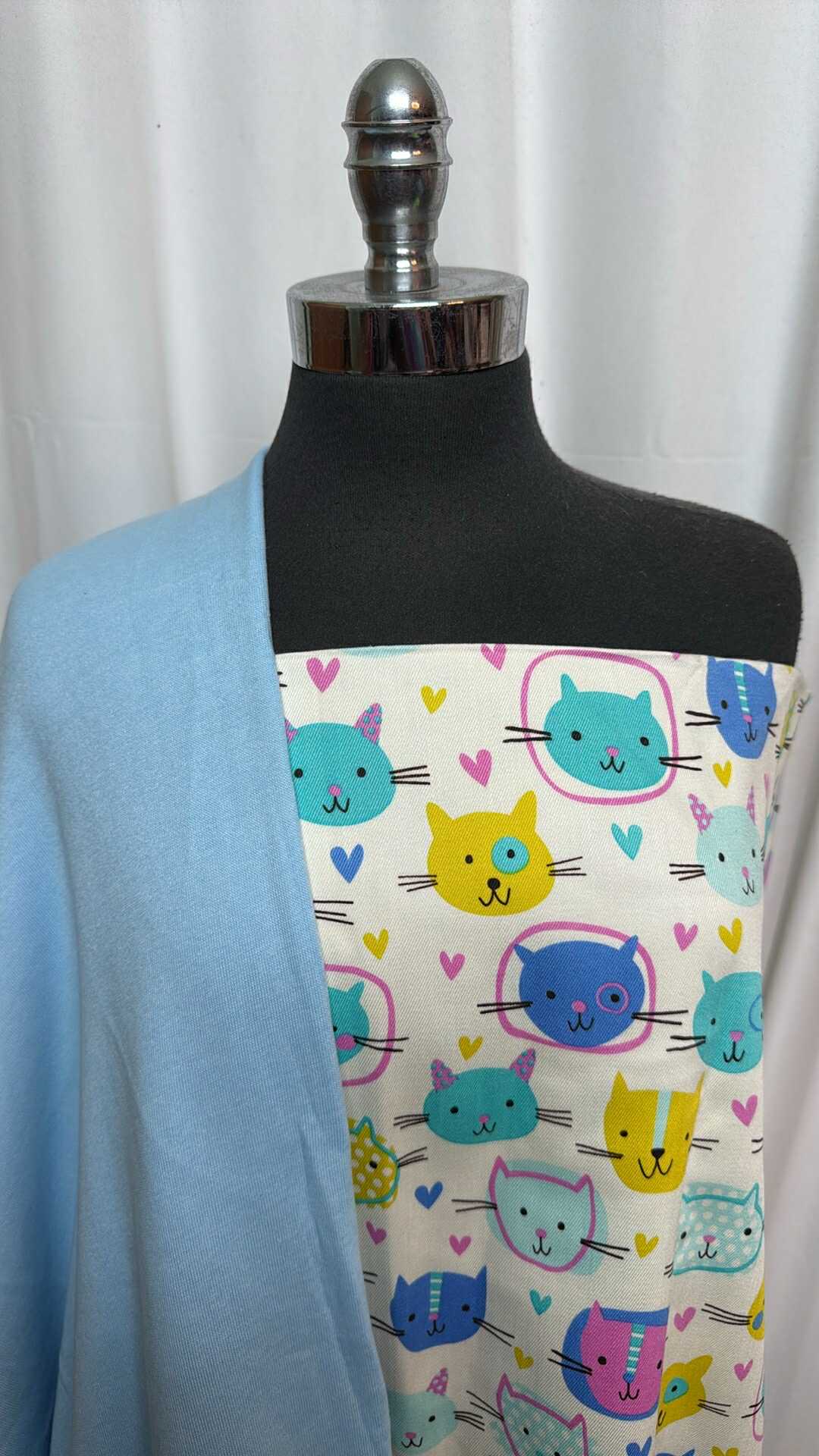 LIGHT BLUE/CATS BUNDLE : 2YD Light Blue Sweatshirt Fleece & 2YD Cats Stretch Twill : A28097