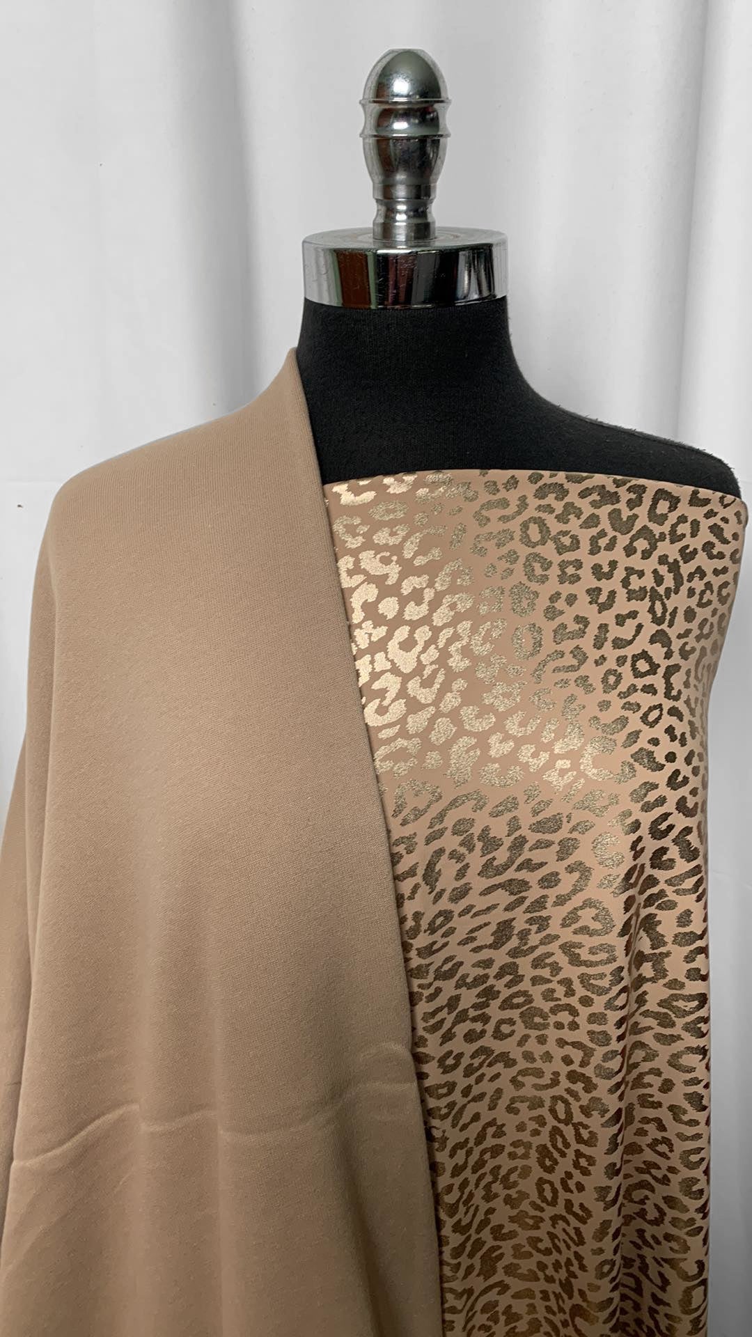 CAMEL/FOIL LEOPARD BUNDLE : 1YD Leopard Foil PF & 1.5YD Camel Sweatshirt Fleece : A2158