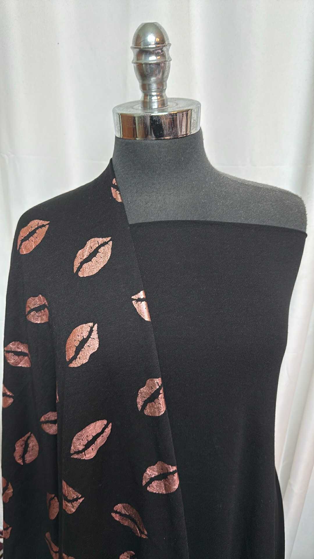 BLACK/ROSE GOLD LIPS BUNDLE : 2YD Rose Gold Lips Foil Brushed FT & 2YD Black PRS Crepe Jersey : A28163