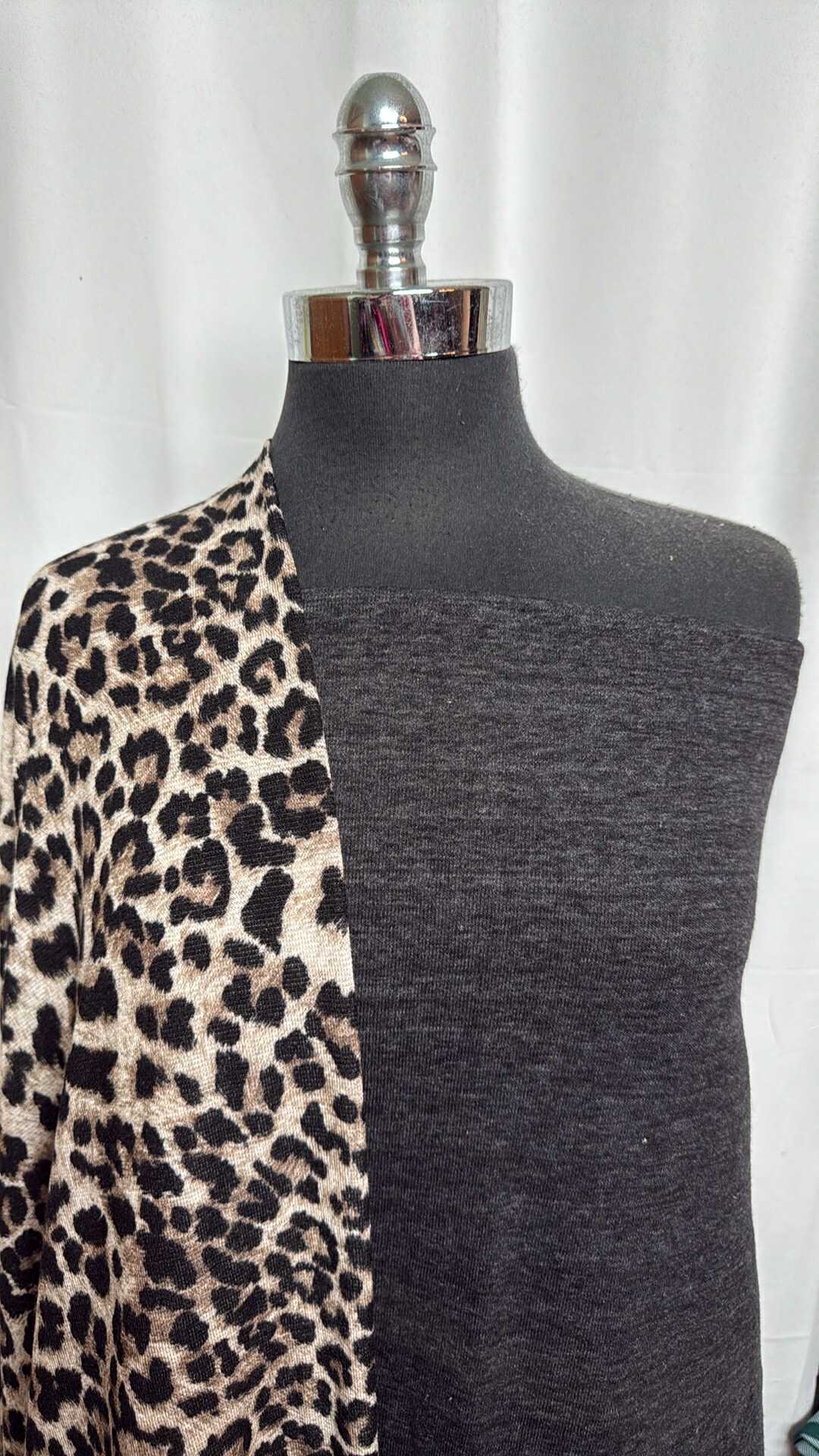 HEATHERED BLACK/LEOPARD BUNDLE : 1.5YD Heathered Black SF (72" Wide) & 1.5YD Leopard Hacci SK : A29024