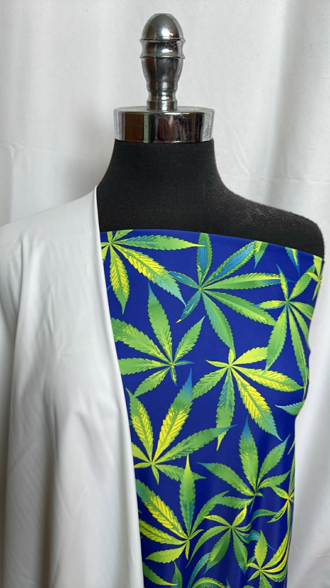 WHITE/BLUE-GREEN LEAVES BUNDLE : 1YD Blue/Green Leaves N/S & 1YD White N/S : A29942