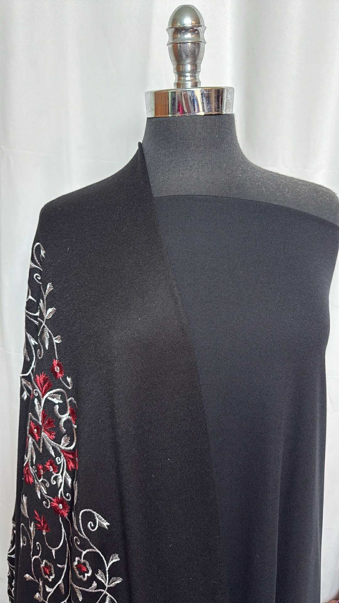 BLACK/EMBRODERED FLORAL BUNDLE : 2YD Black PF Rib & 2YD Embroidered Hacci SK : A29081