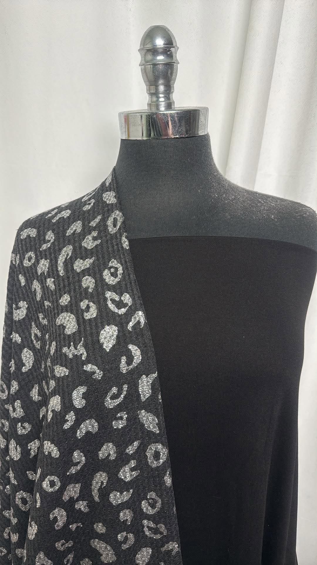 BLACK/CHARCOAL LEOPARD WAFFLE BUNDLE : 2YD Black DBP & 2YD Charcoal Leopard Waffle w/Foil : A30820