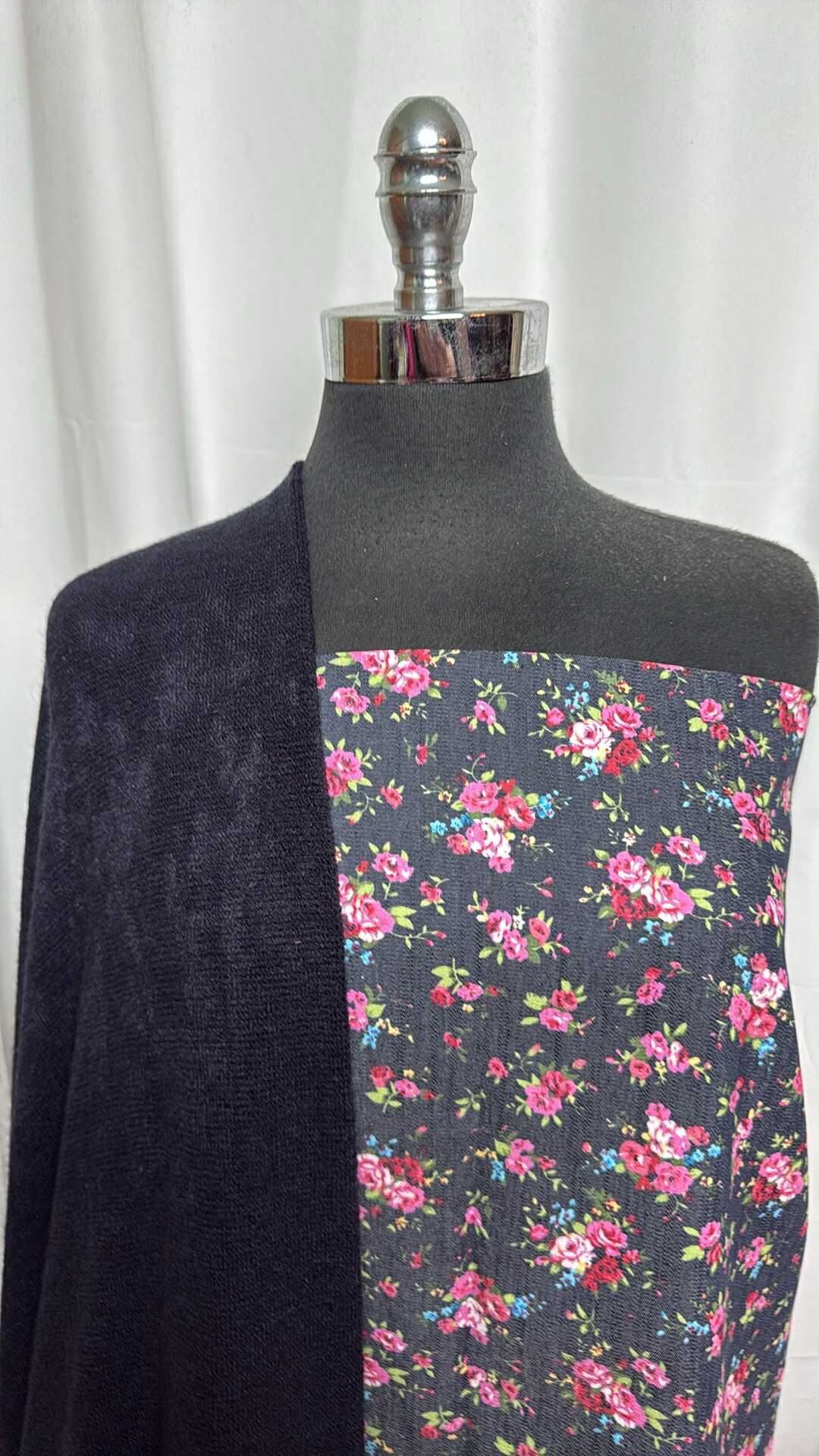 NAVY/FLORAL TWILL BUNDLE : 2YD Floral Stretch Twill & 2YD Navy Brushed Hacci SK : A29057