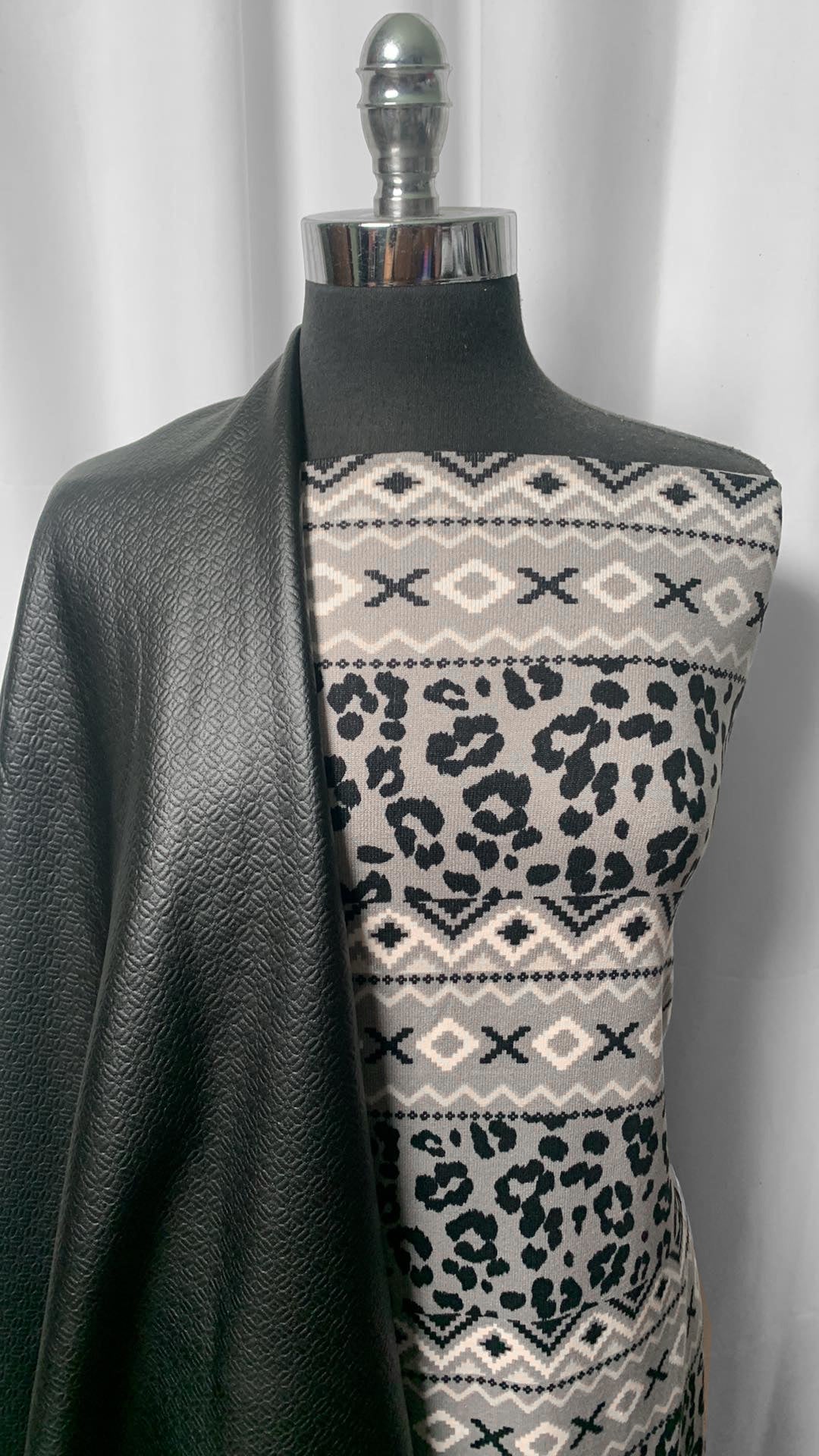 BLACK/LEOPARD STRIPE BUNDLE : 2YD Black Foil Embossed DK & 2YD Leopard Stripe Oakley SK : A2372