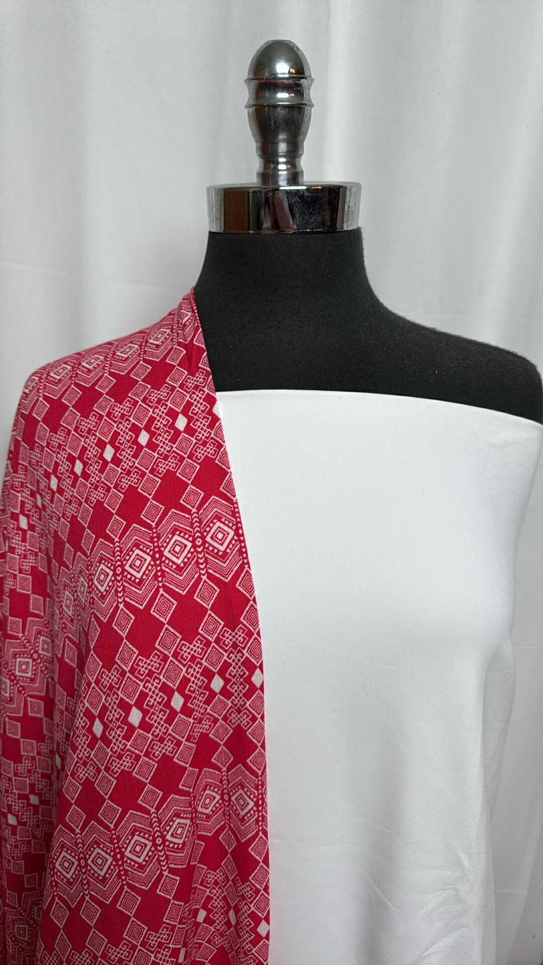 WHITE/RED GEO BUNDLE : 1.5YD White Supplex & 2YD Red Geo Rayon Woven : A29058