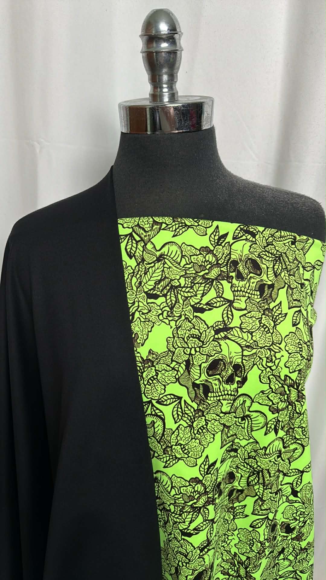 BLACK/LIME SKULLS BUNDLE : 1.5YD Solid Black Peached PF & 2YD Lime Skulls Peached PF : A29672