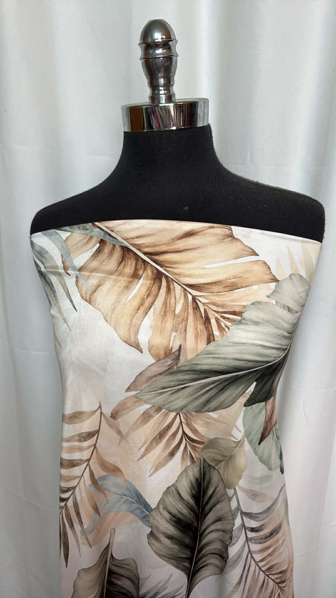 Leaves on Ivory - Venezia - 3 Yard Cut