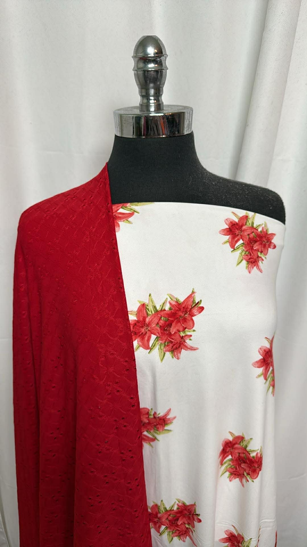 IVORY FLORAL/RED EYELET BUNDLE : 1YD Ivory Floral DBP & 1YD Red Knit Eyelet : A30430