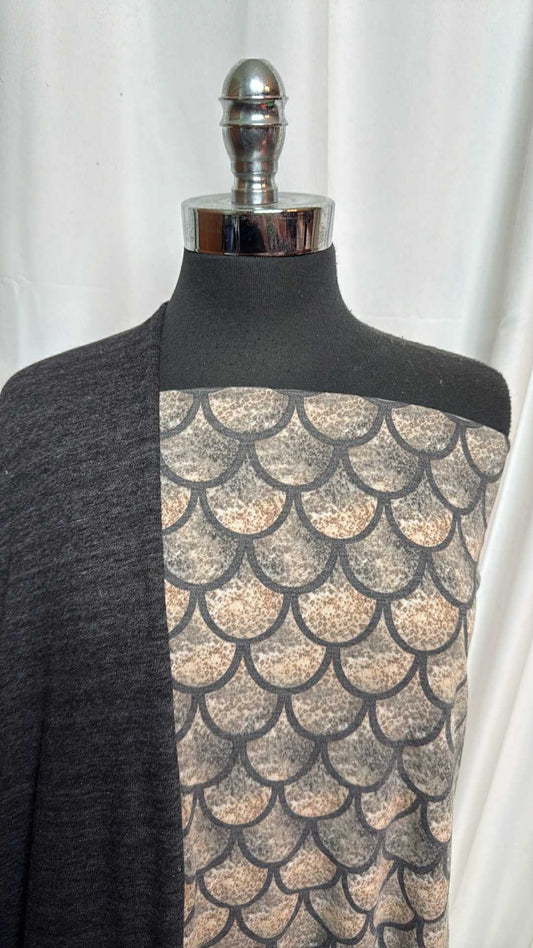 BLACK/SCALES BUNDLE : 2YD Scales PRS FT & 2YD Black Sweatshirt Fleece (72" Wide) : A28323
