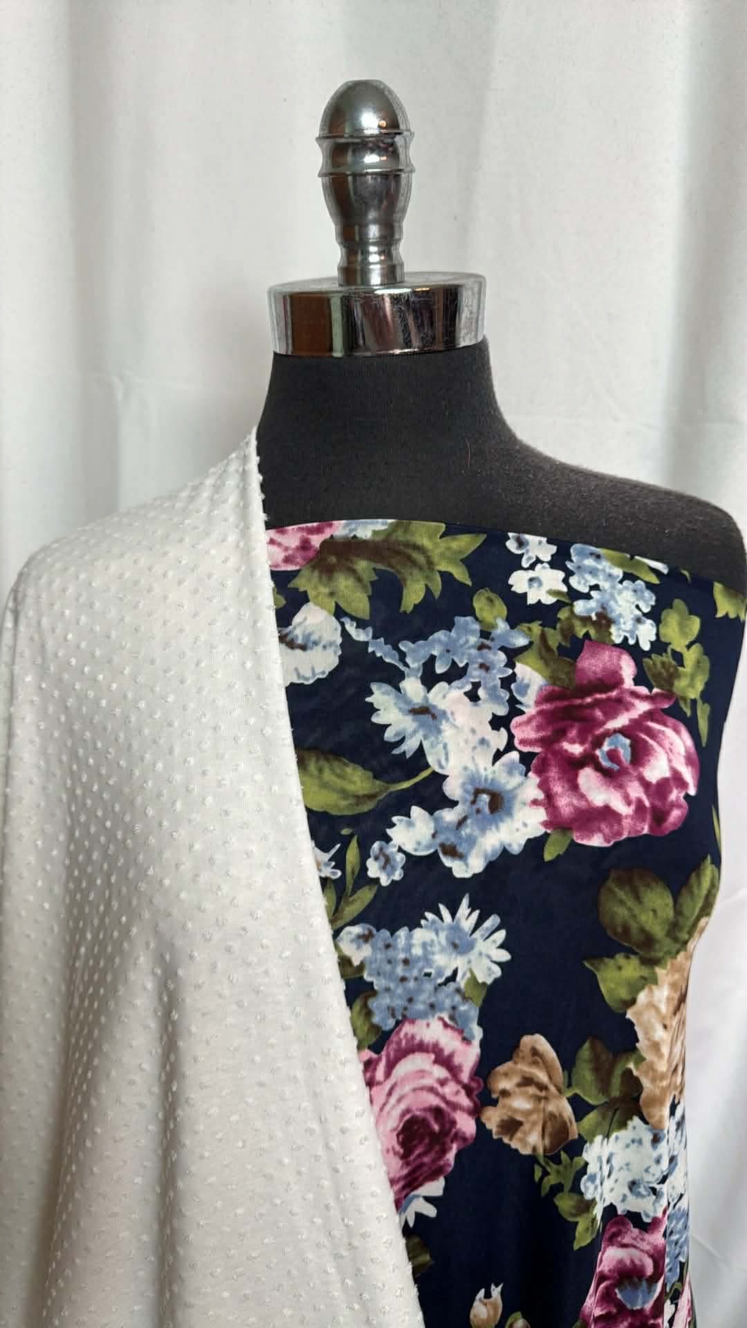 IVORY SWISS DOT/FLORAL BUNDLE : 2YD Ivory Swiss Dot Jersey & 2YD Floral Venezia : A29904