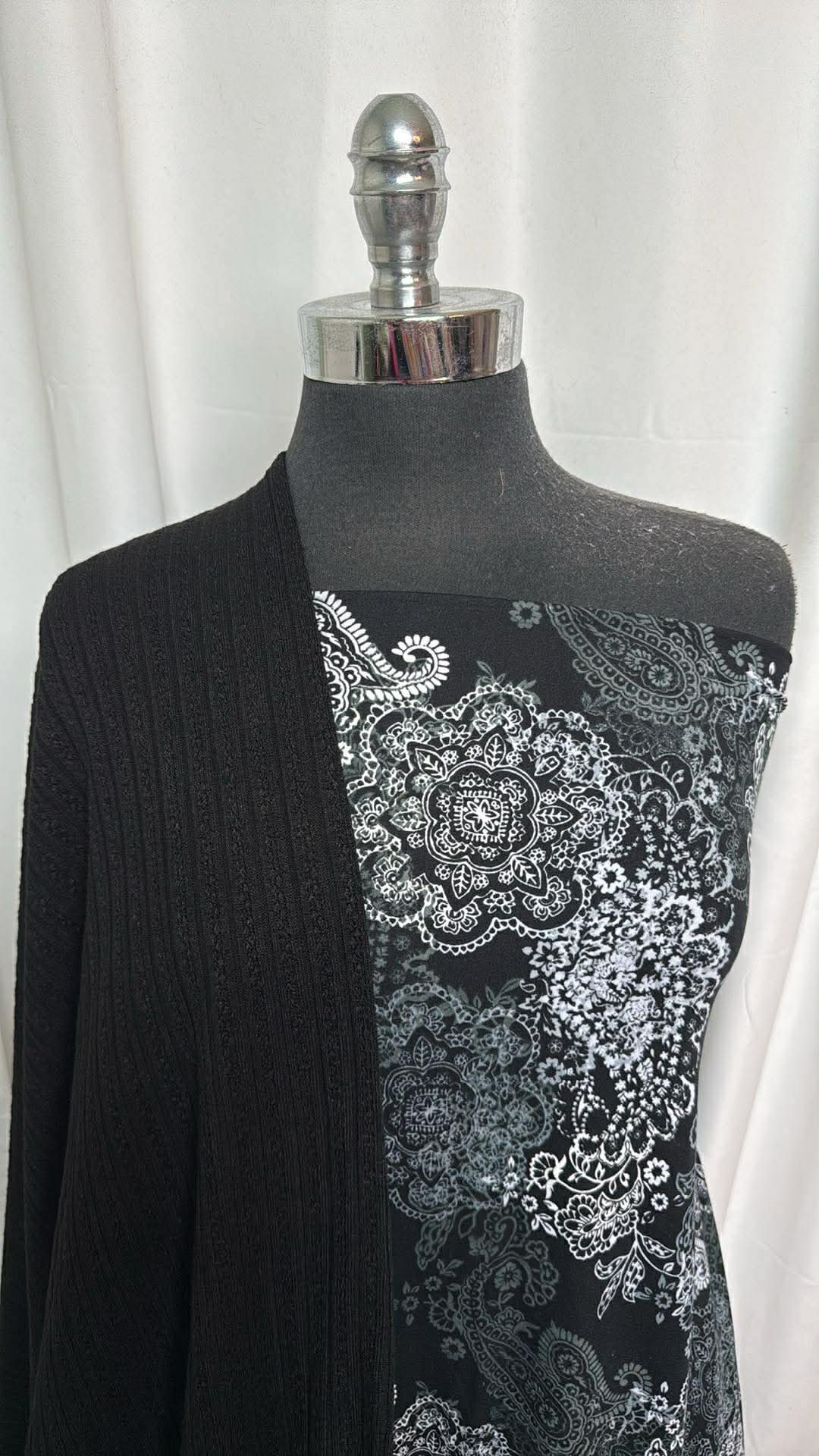 BLACK PAISLEY/SWEATER BUNDLE : 3YD Black Paisley DBP & 2.5YD Black Textured Cotton-Blend SK : A30148